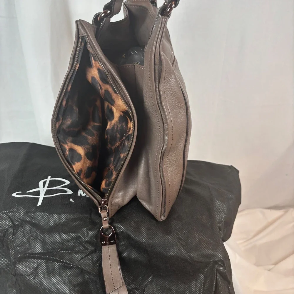 B Makowsky Cocoa Glove Leather north/South Pocket Tote with Gunmetal‎ Studs NWOT